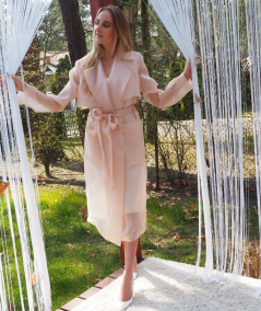 Inna Rek, płaszcz z organzy pudrowy róż