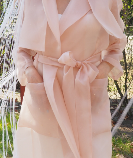 Inna Rek, płaszcz z organzy pudrowy róż